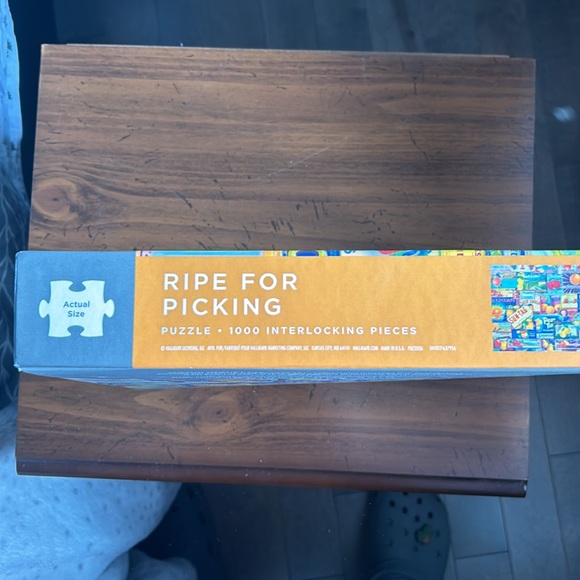 USED- 1000 piece puzzle - Picture 4 of 5